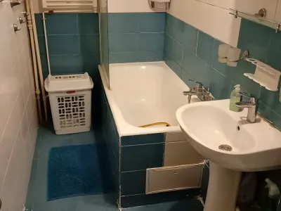 închiriere garsonieră Sector 3 București baie utilată cu cadă